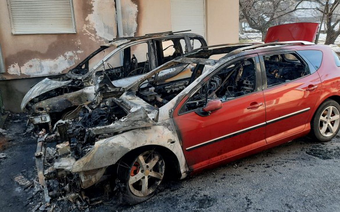Kragujevac: Izgorela dva automobila