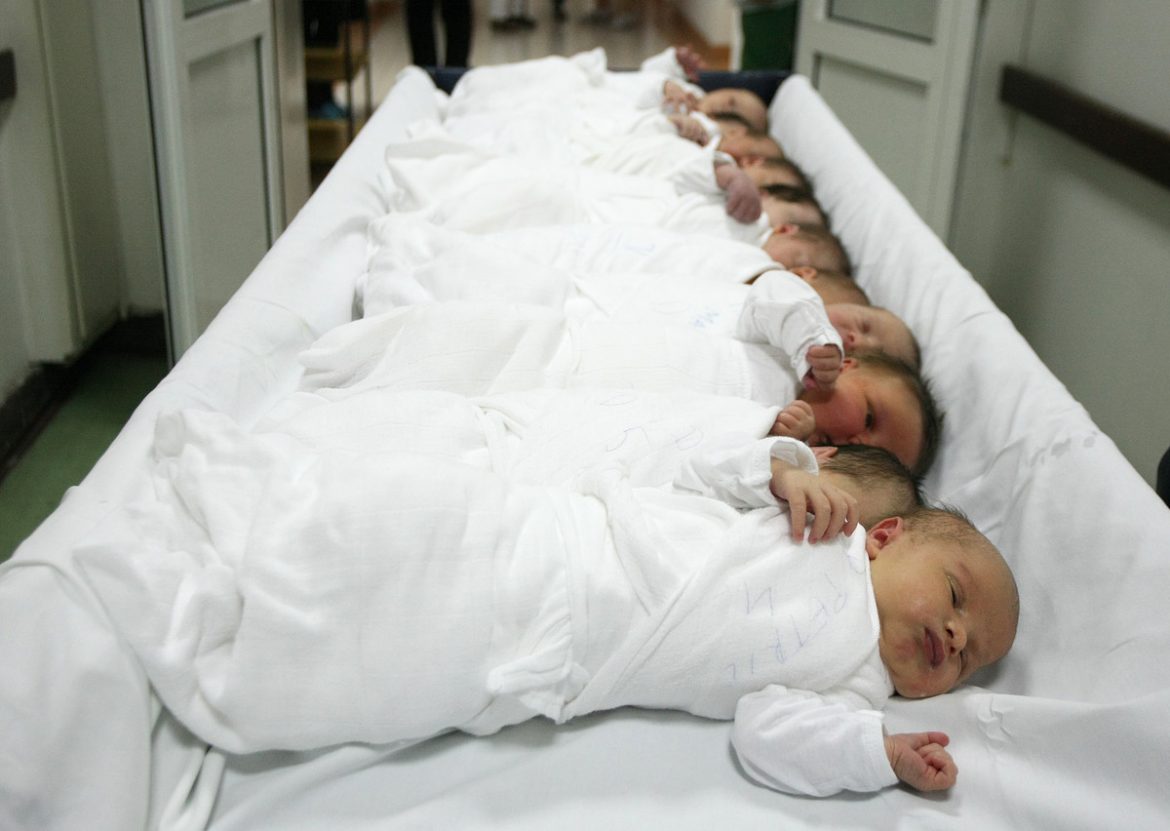 U prvom minutu Nove godine rođeno pet beba