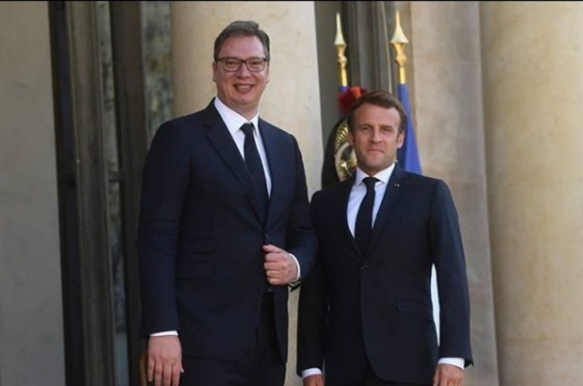 Vučić otputovao za Francusku, sutra sastanak s Makronom