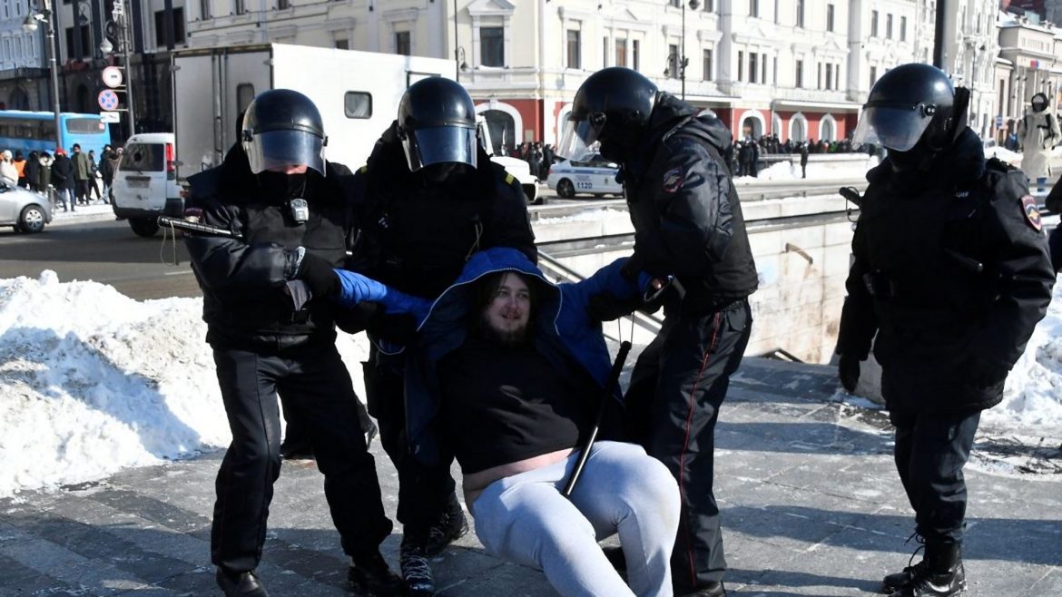 Više od 1 000 demonstranata uhapšeno širom Rusiji