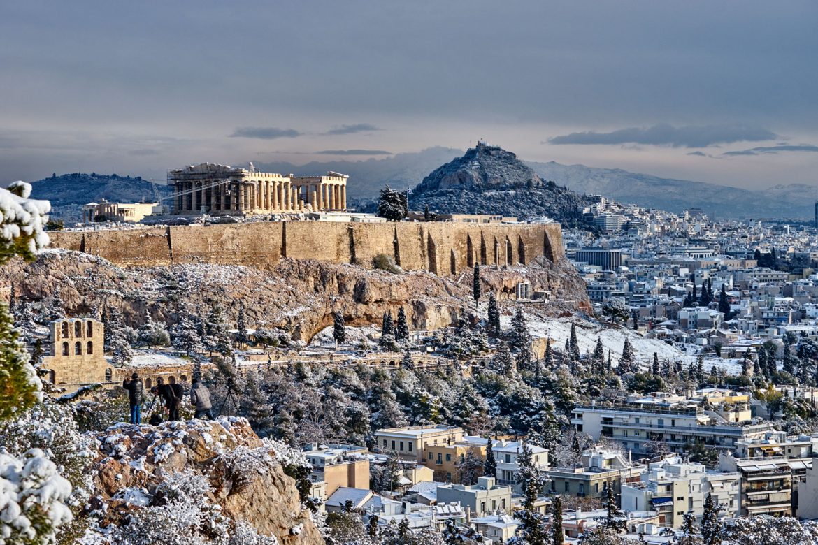 Grčka pod snegom, upozorenje na opasne vremenske prilike