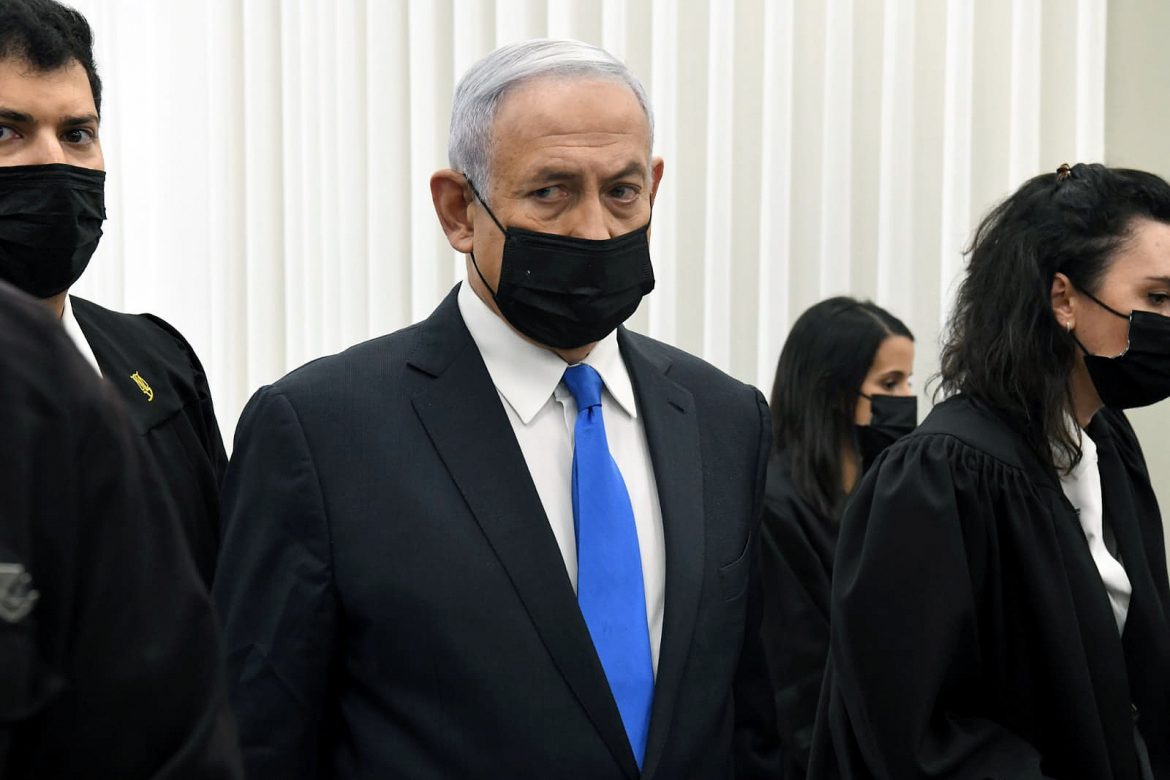 Netanjahu pred sudom