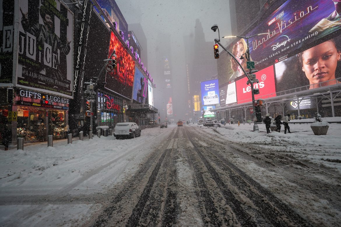 Jaka snežna oluja pogodila Njujork