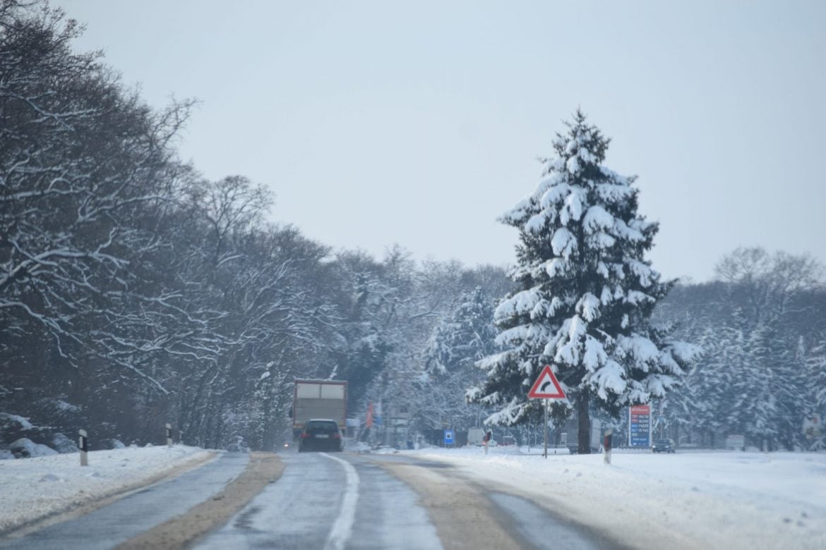 AMSS: Oprez na putu zbog snega i leda