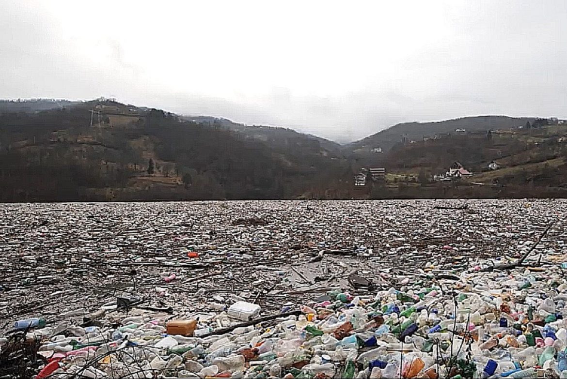 Iz Potpećkog jezera uklonjeno desetine hiljada kubika smeća