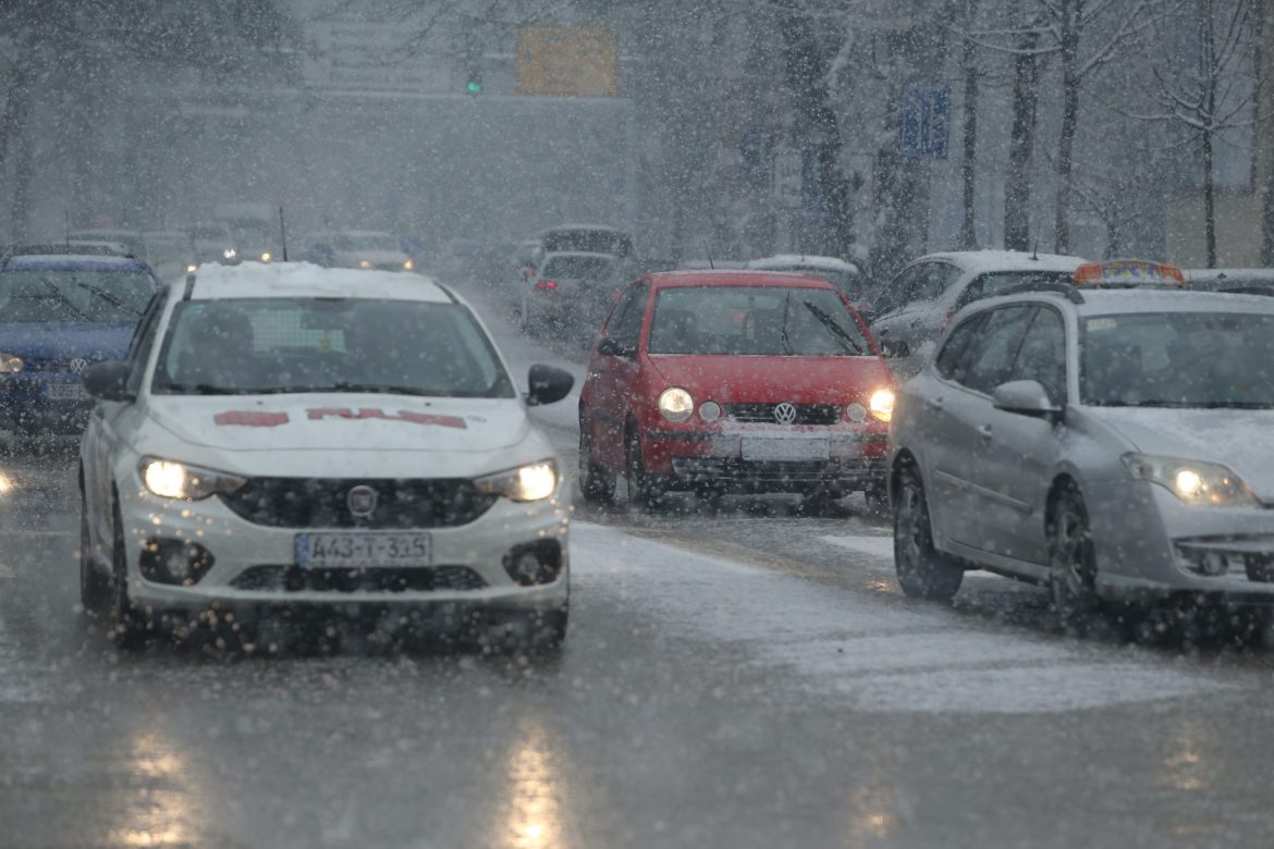 AMSS: Prilagoditi vožnju zimskim uslovima na putu