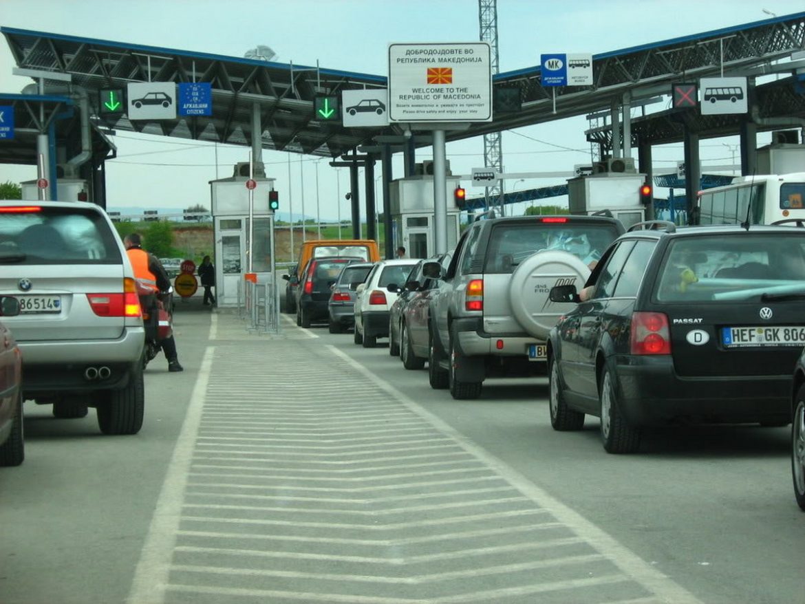 Kolone vozila na prelazu Tabanovce, Makedonci krenuli na vakcinaciju u Beograd