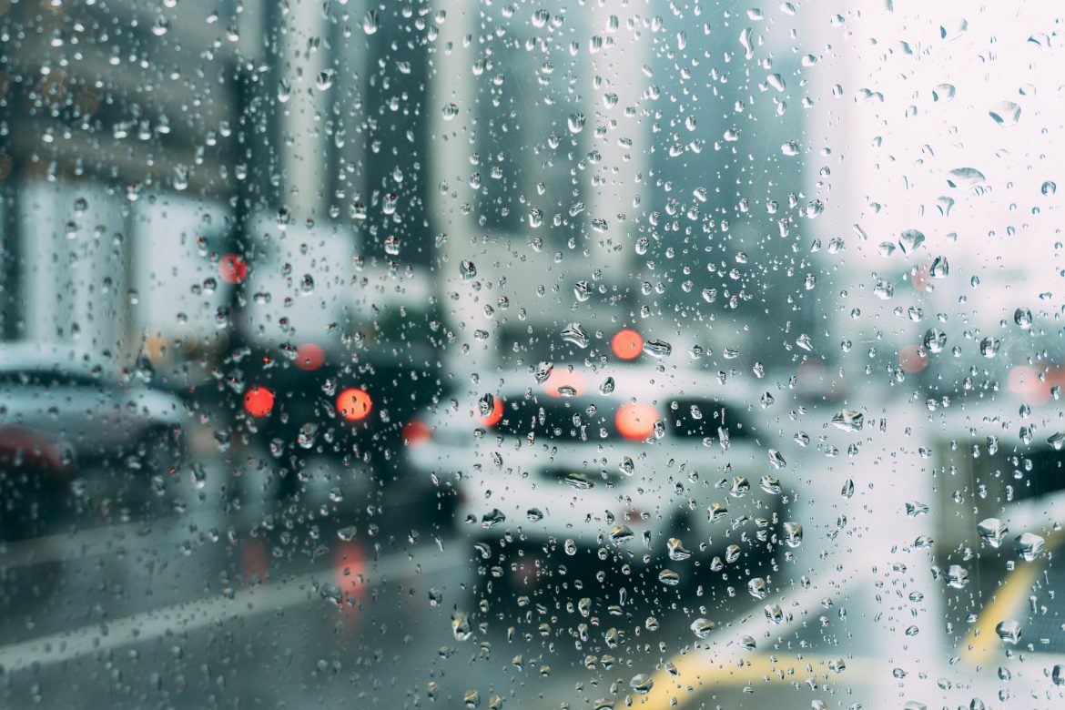 AMSS: Oprez u vožnji zbog kiše i klizavih kolovoza