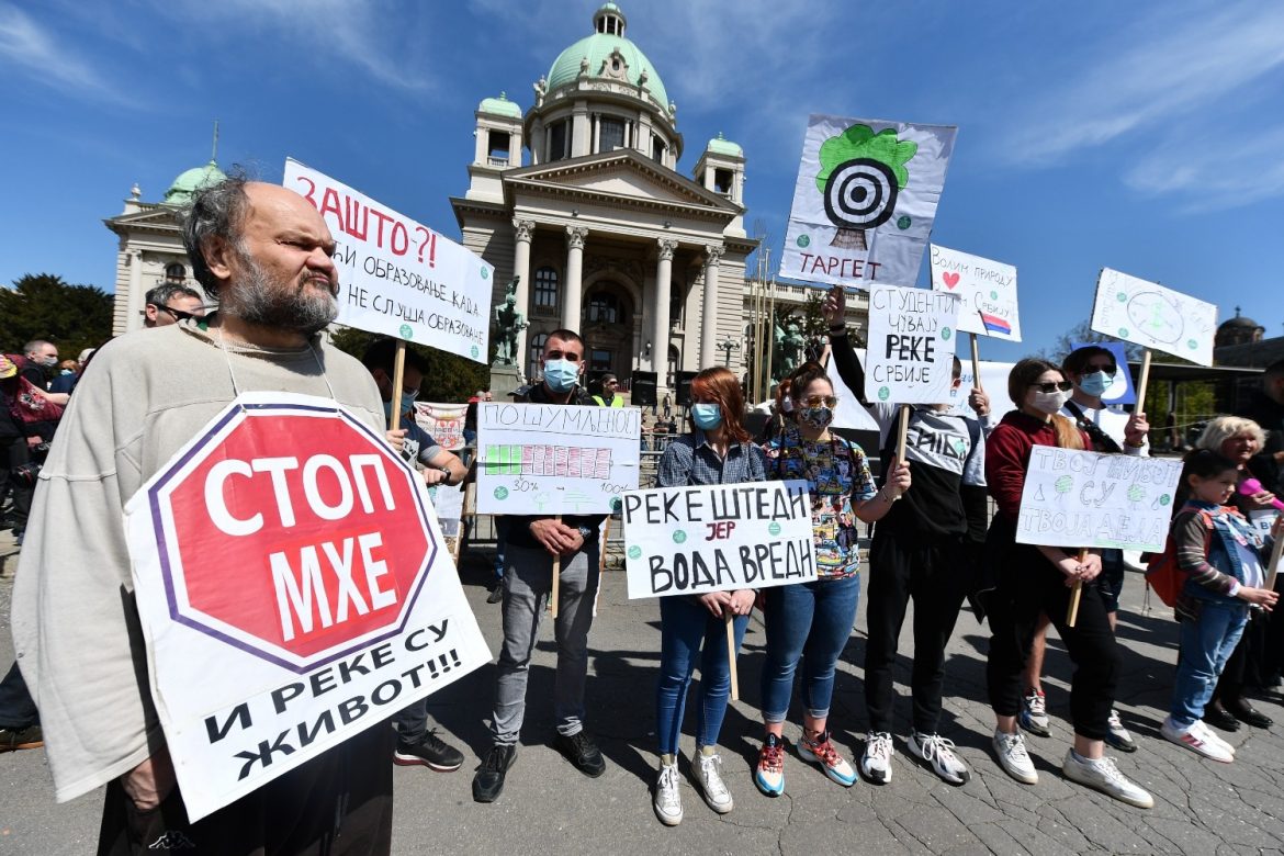 Protest „Ekološki ustanak“ ispred Skupštine Srbije