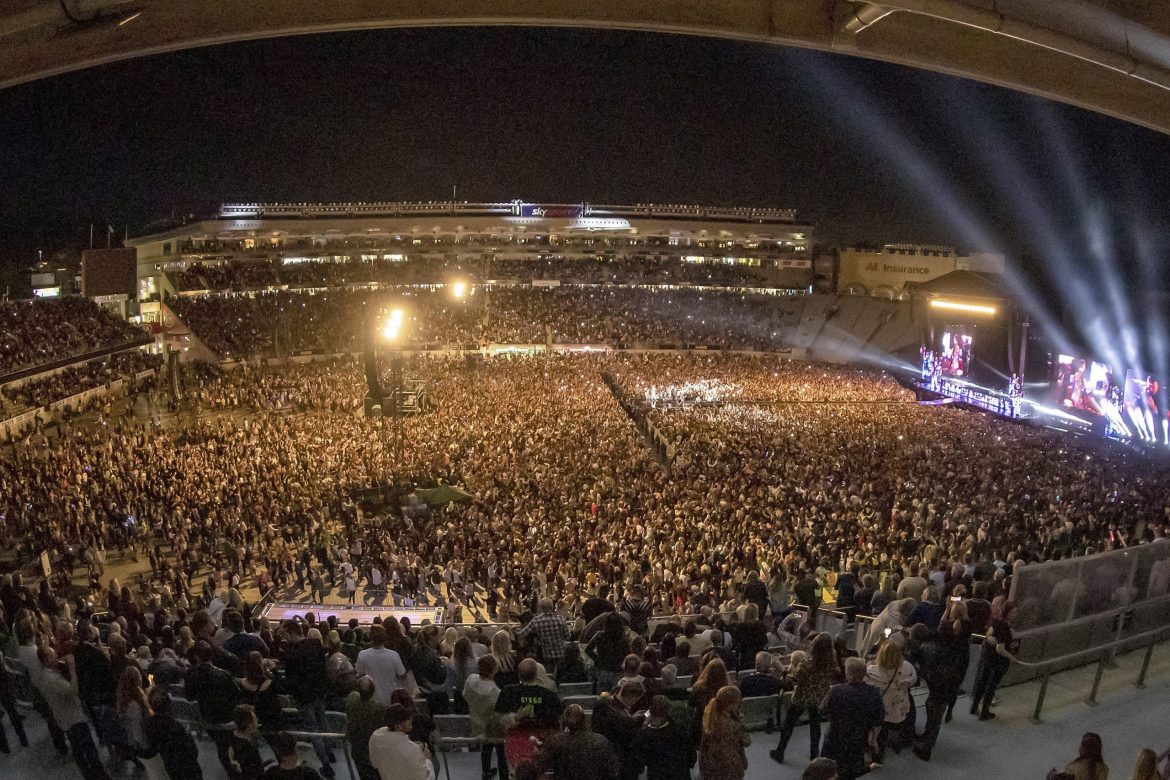 Novi Zeland: Najveći rok koncert od početka pandemije, 50.000 ljudi na stadionu