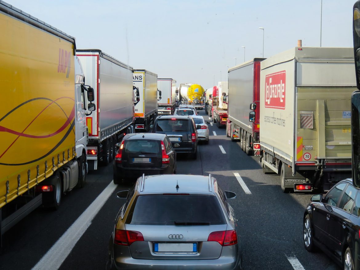AMSS: Višesatna čekanja kamiona na graničnim prelazima ka Hrvatskoj i Mađarskoj