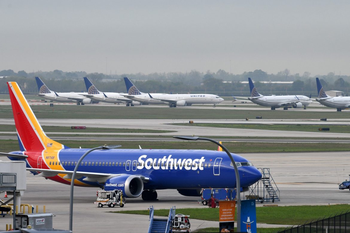 Američka aviokompanija zbog incidenata s putnicima odlaže služenje alkoholnih pića