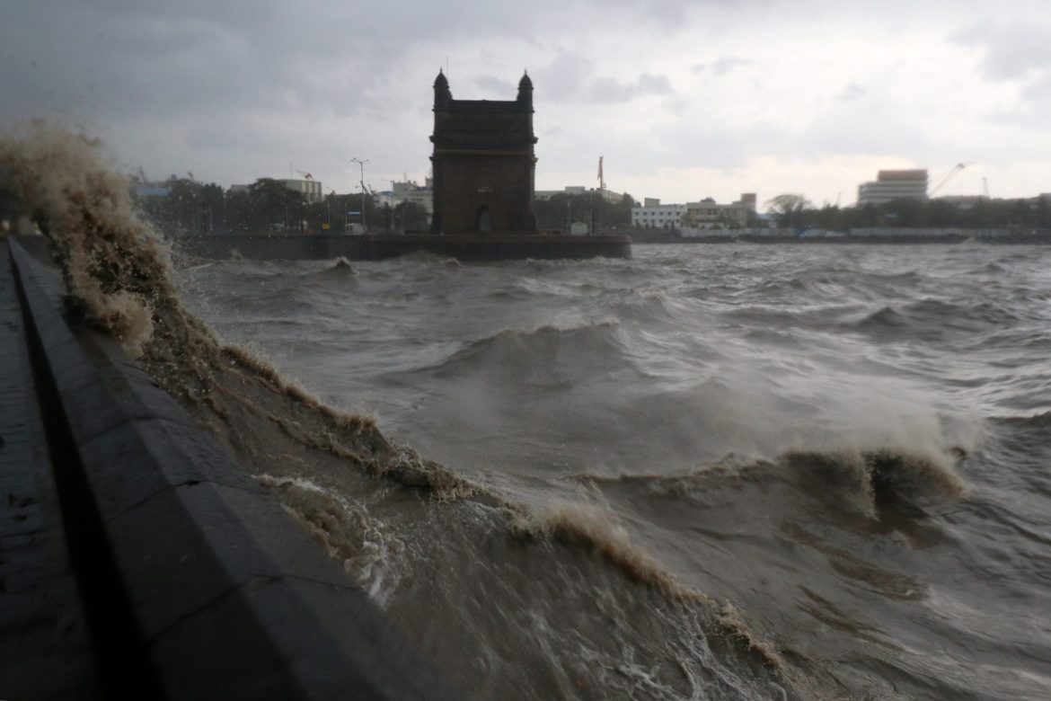Više od milion stanovnika evakuisano u Indiji pred naletom ciklona Jas
