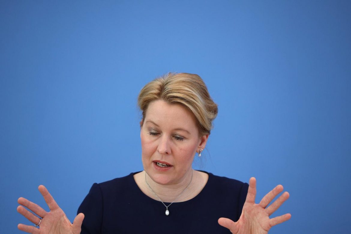 Nemačka ministarka podnela ostavku zbog plagijata