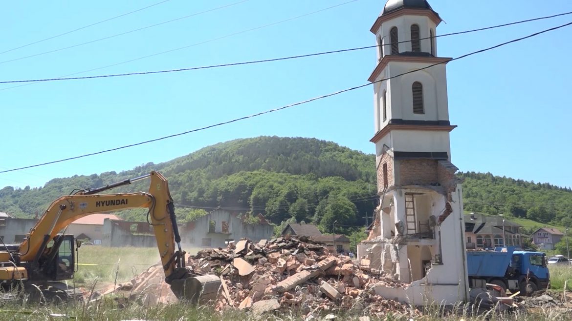 Srušena crkva u dvorištu Fate Orlović u Konjević Polju