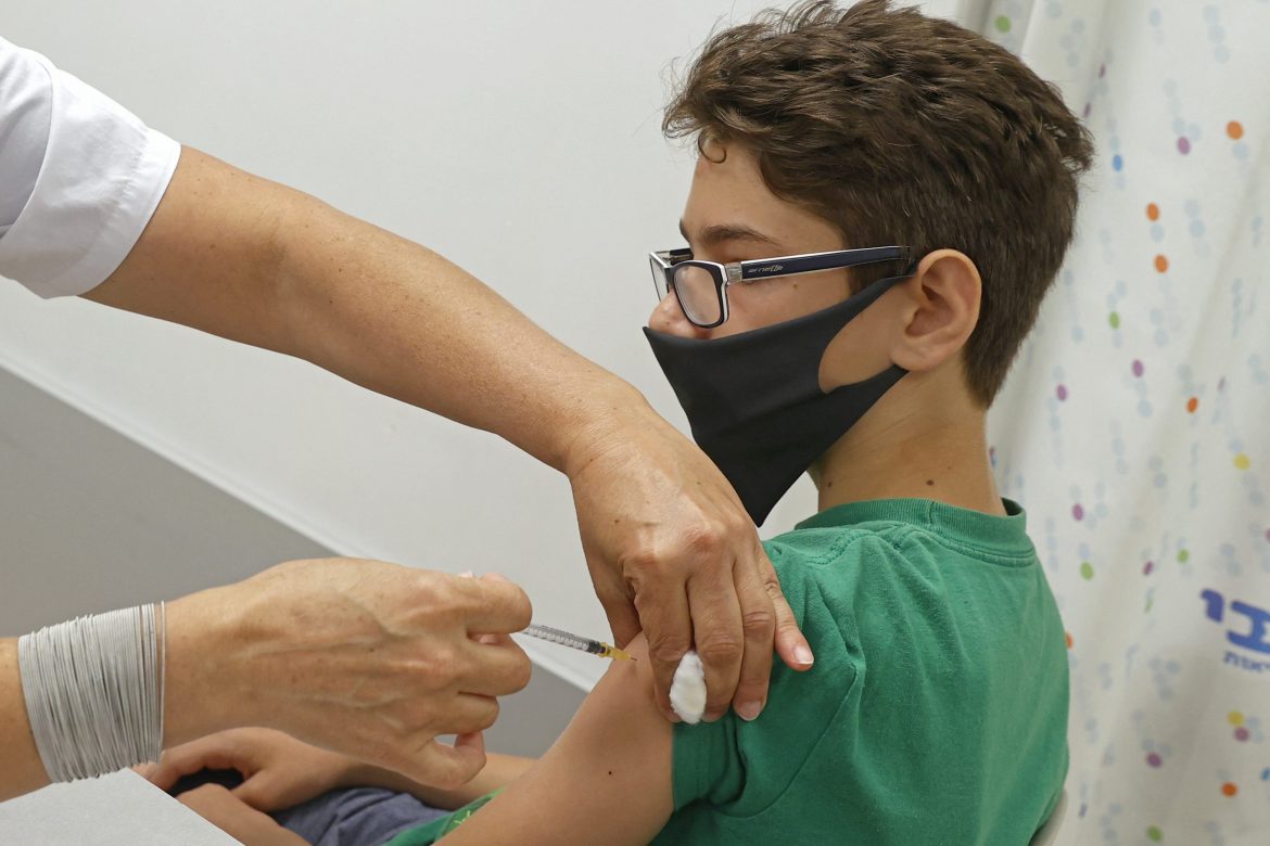 U Izraelu počela vakcinacija dece stare između 12 i 15 godina