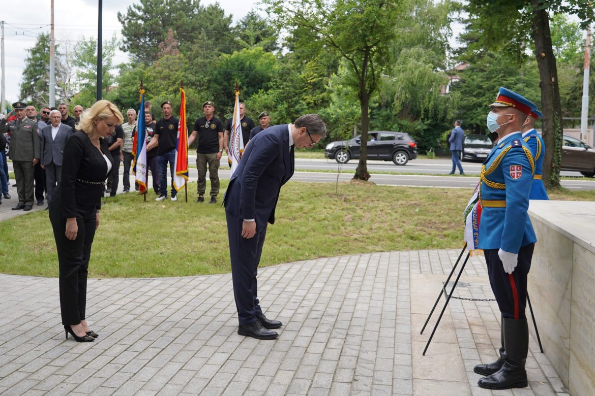 Vučić položio venac na Spomenik junacima sa Košara