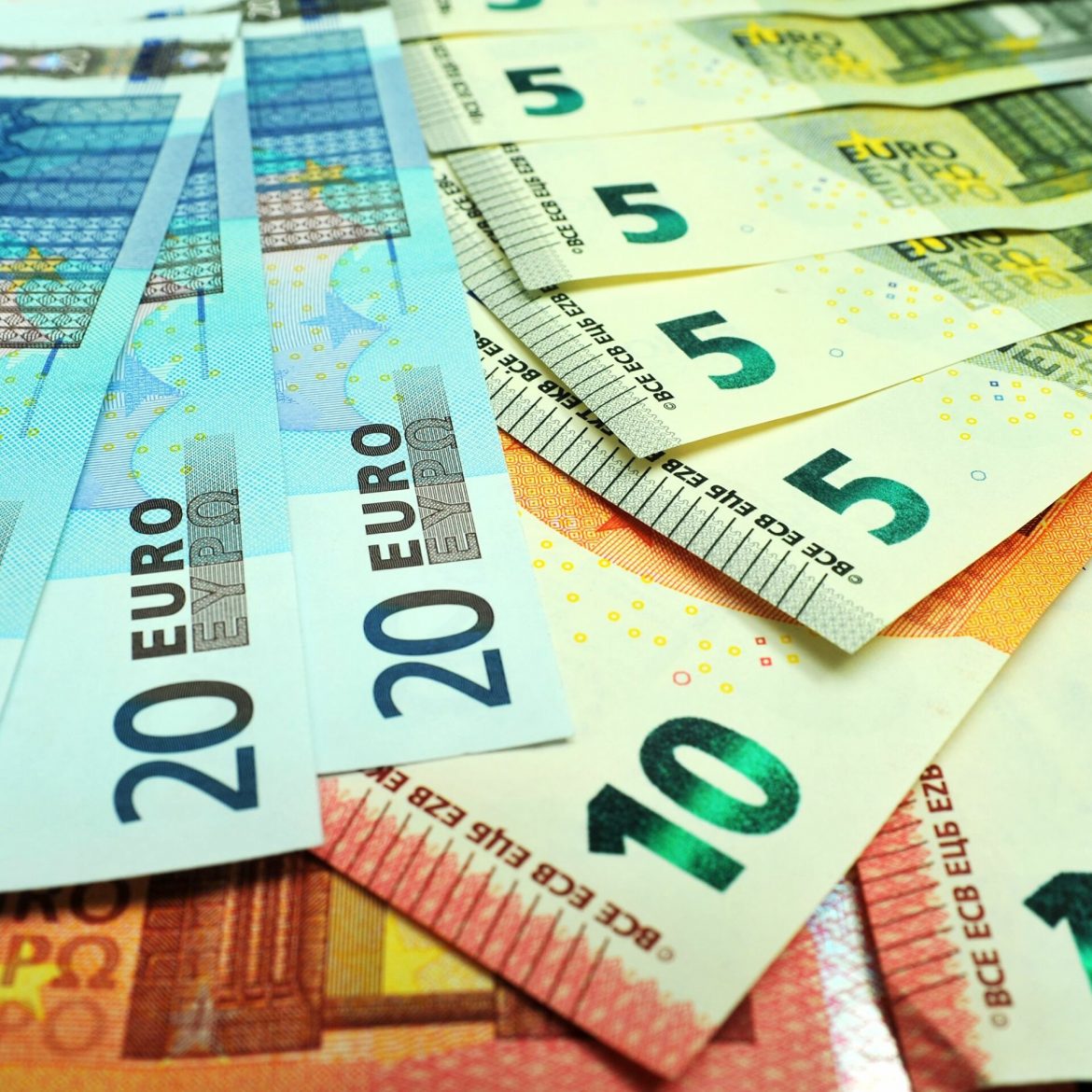 Vučić: Zbog dobrih rezultata građanima dajemo još 20 evra pomoći