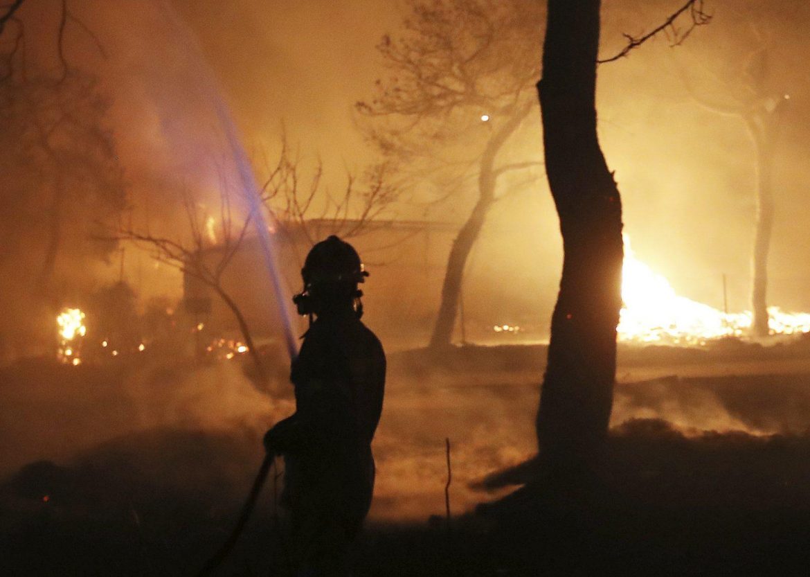 U Grčkoj  za 24 sata izbilo 57 šumskih požara