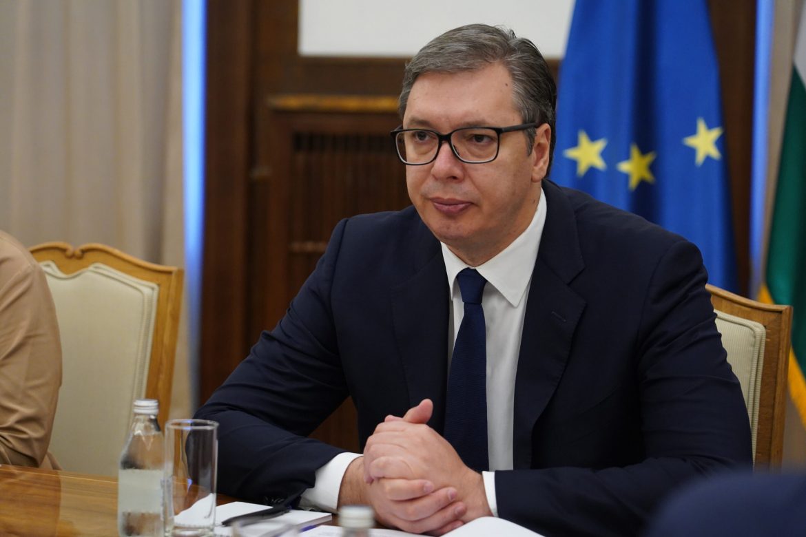 Vučić: Prosečna plata u januaru biće 612 evra
