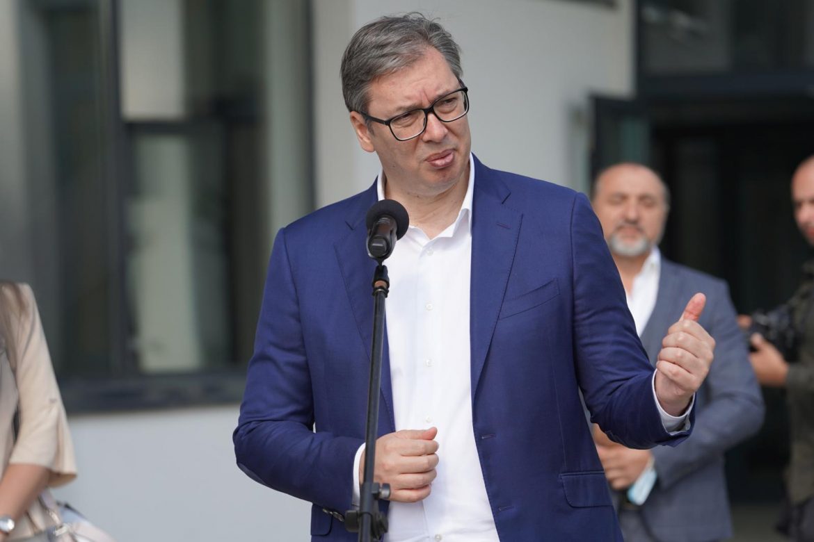 Predsednik Vučić posetio fabriku Simens mobiliti u Cerovcu