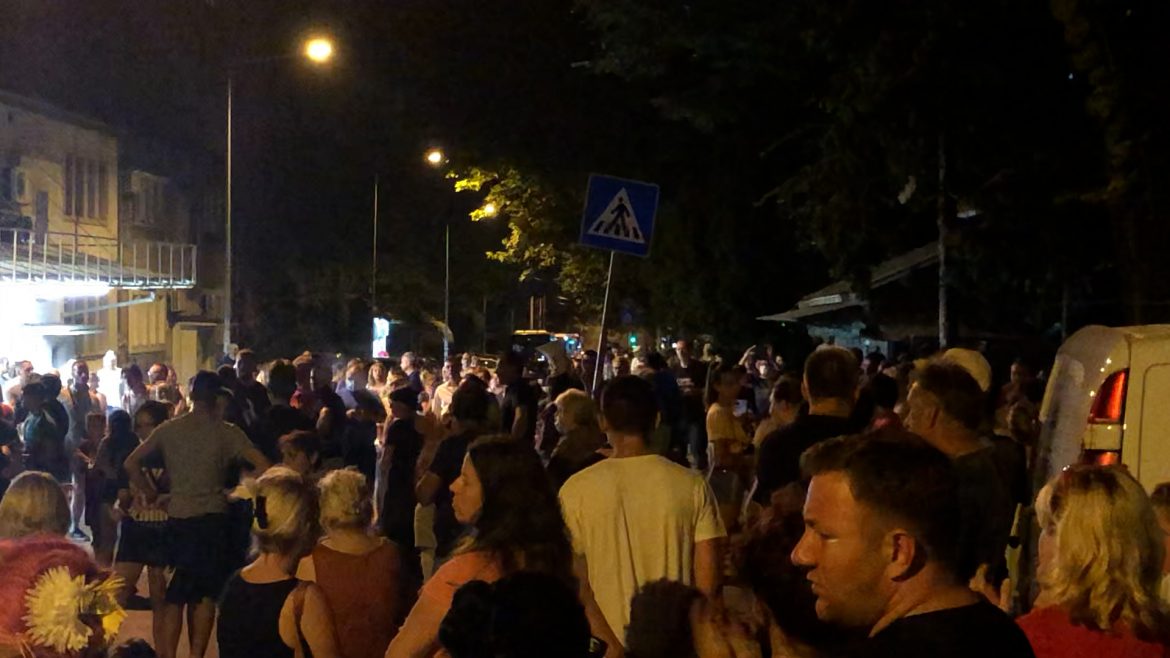 Protest na Karaburmi na mestu gde je stradao dečak