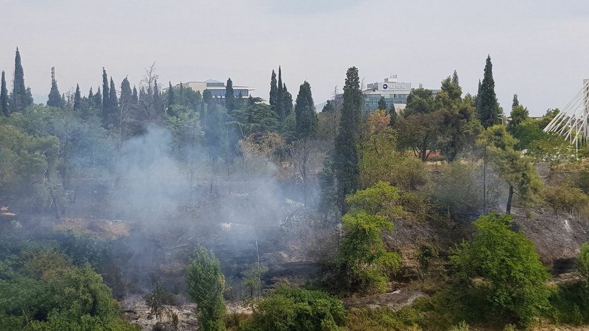 Novi požar u Podgorici, ugrožene kuće