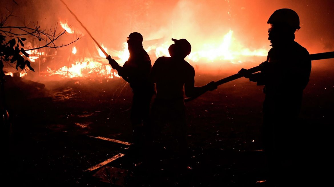 Grčka: Požar kod Atine, preporuka građanima da ne izlaze na ulicu