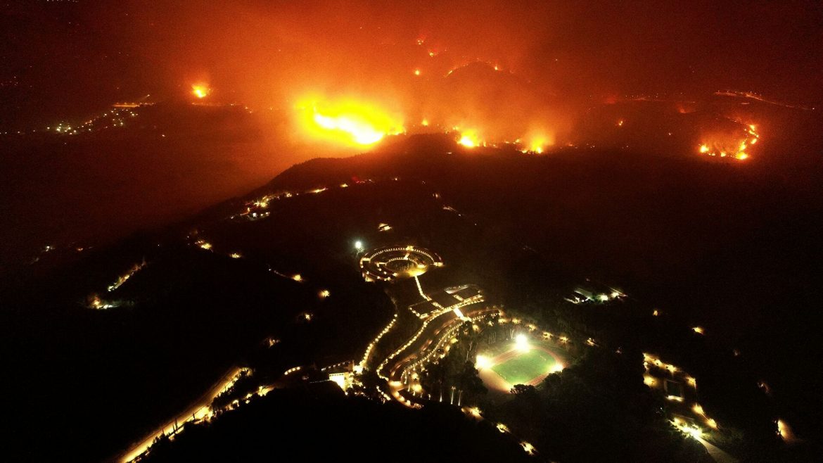 Grčka: Požar u Olimpiji i na ostrvu Evija