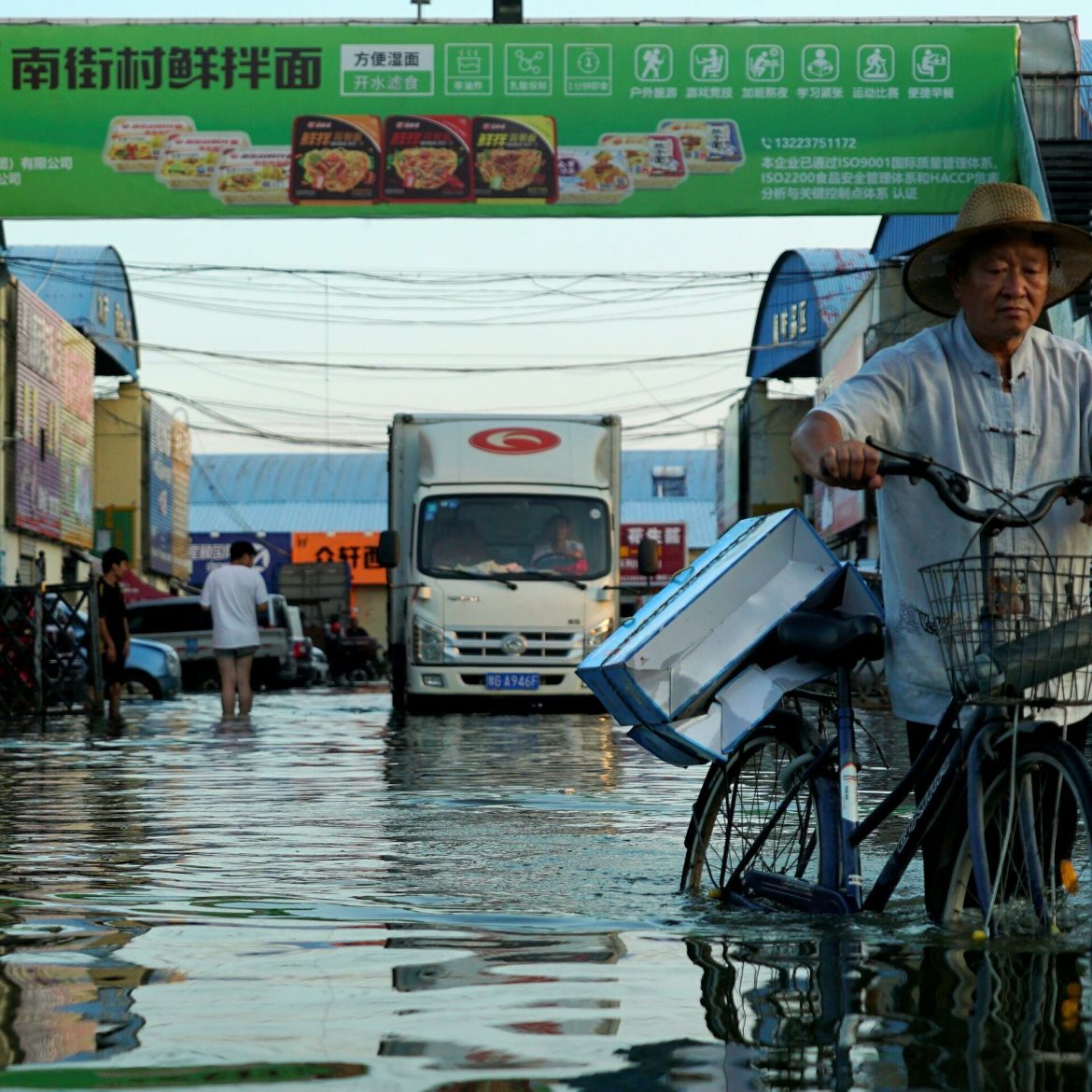 U Kini poplave, evakuisano 80.000 ljudi