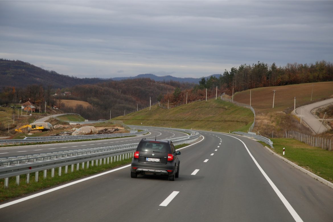 AMSS: Dobri uslovi za vožnju, oprez zbog moguće kiše