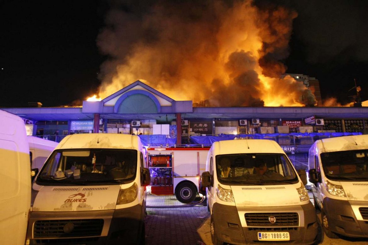 Požar u tržnom centru na Novom Beogradu pod kontrolom