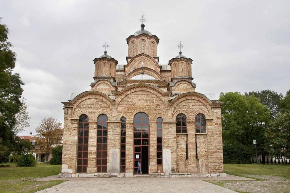 Požar u blizini manastira Gračanica