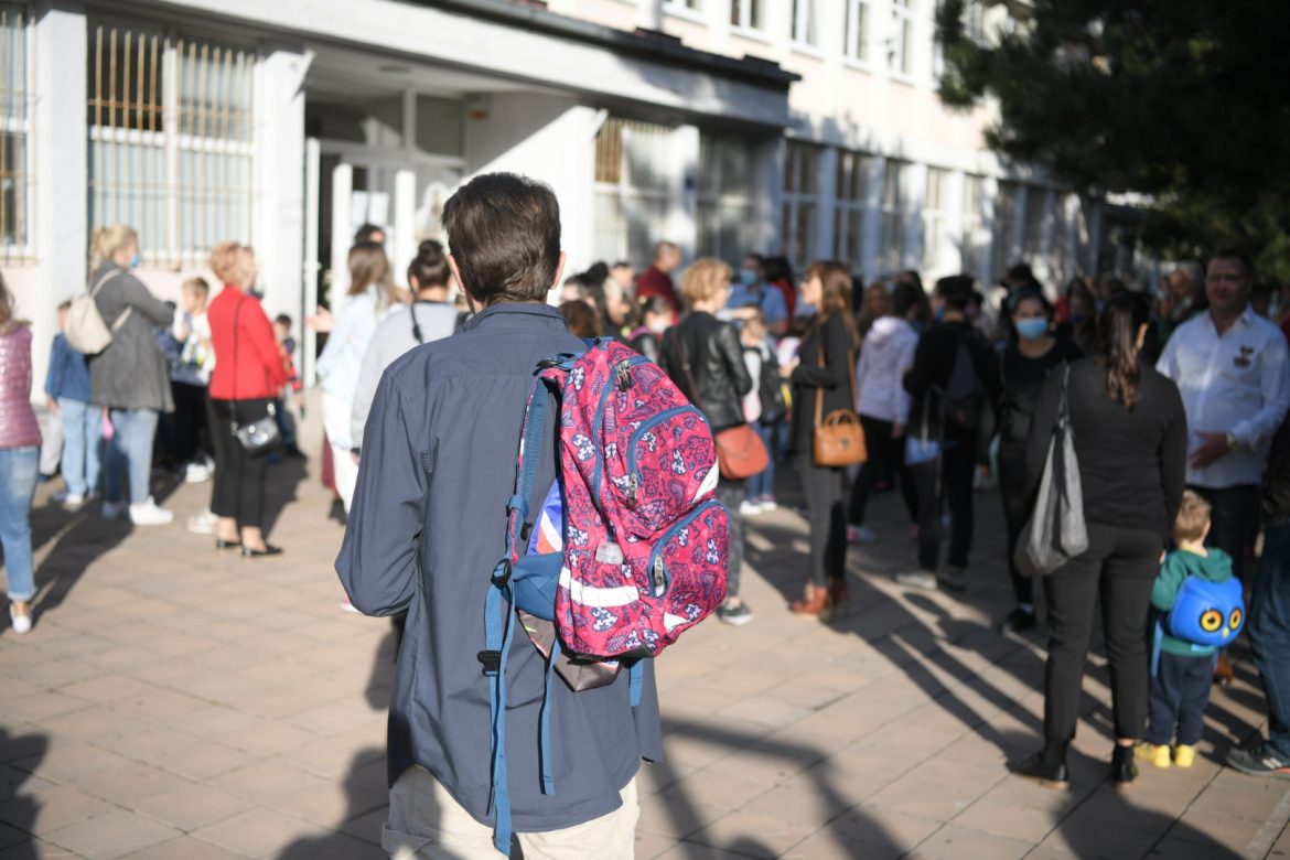 Ministarstvo: Srednje škole iz Ivanjice, Novog Pazara i Užica prelaze na onlajn nastavu