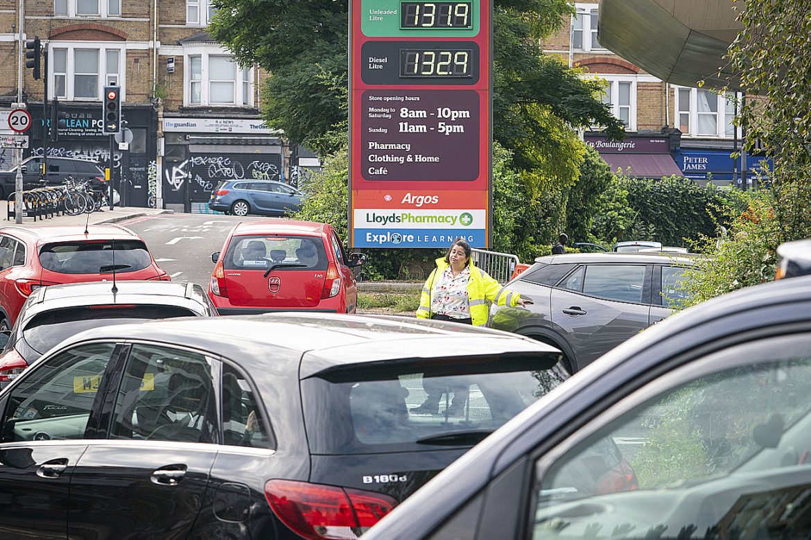 Benzinske pumpe u Britaniji ostale bez goriva zbog panične kupovine