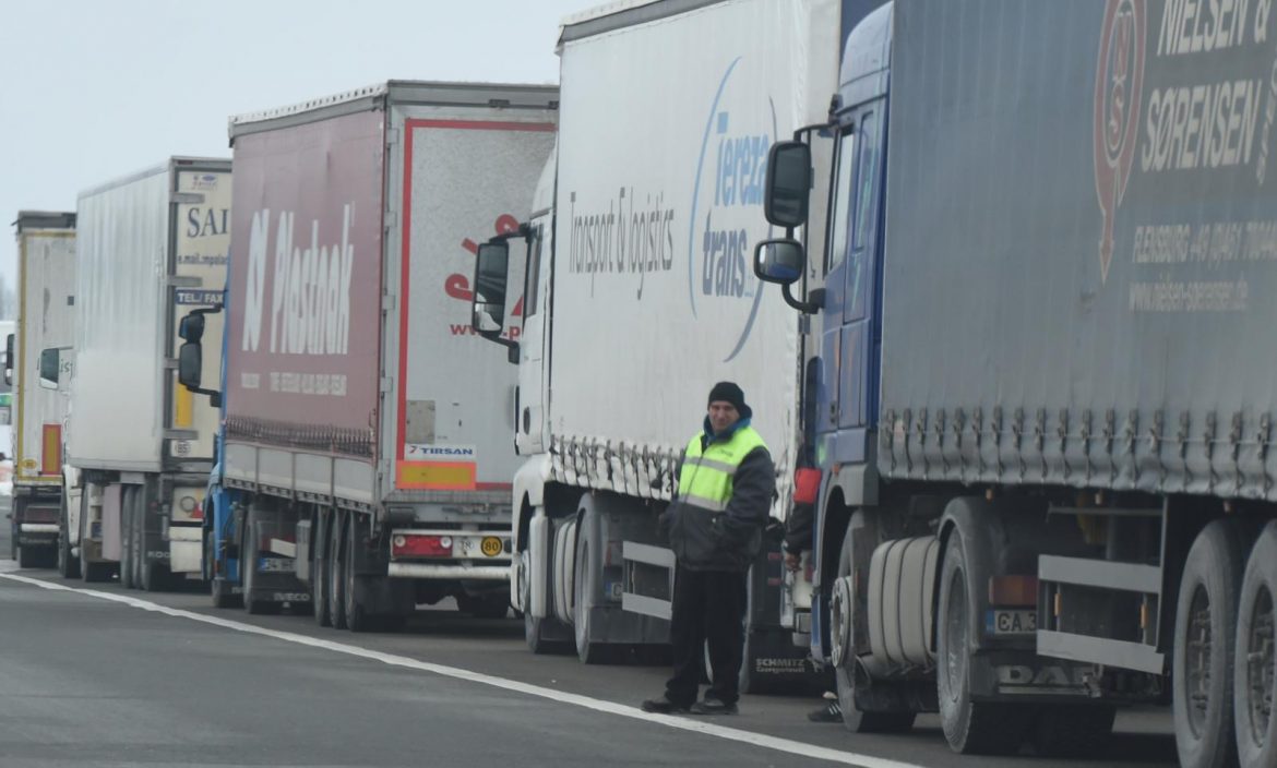 AMSS: Kamioni na Horgošu čekaju 90 minuta, na Batrovcima jedan sat