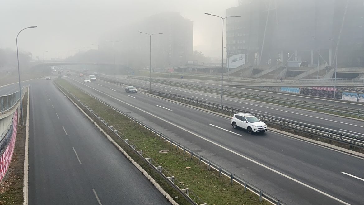 AMSS: Oprez u vožnji zbog magle i vetra u nekim delovima zemlje