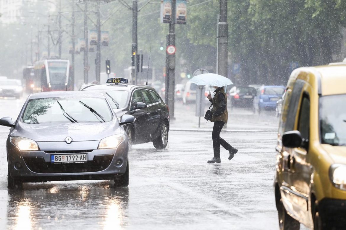 AMSS: Oprez u saobraćaju zbog kiše, vetra i radova