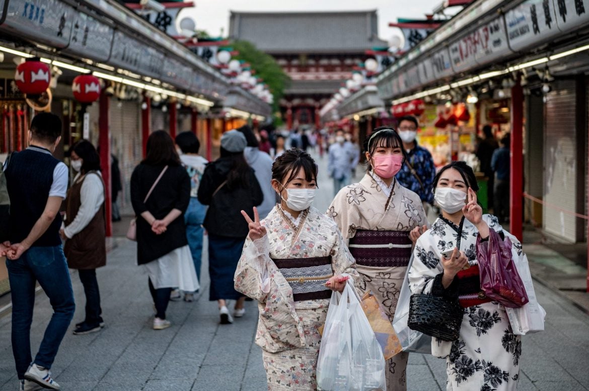 Japan nakon pola godine potpuno ukinuo vanredno stanje