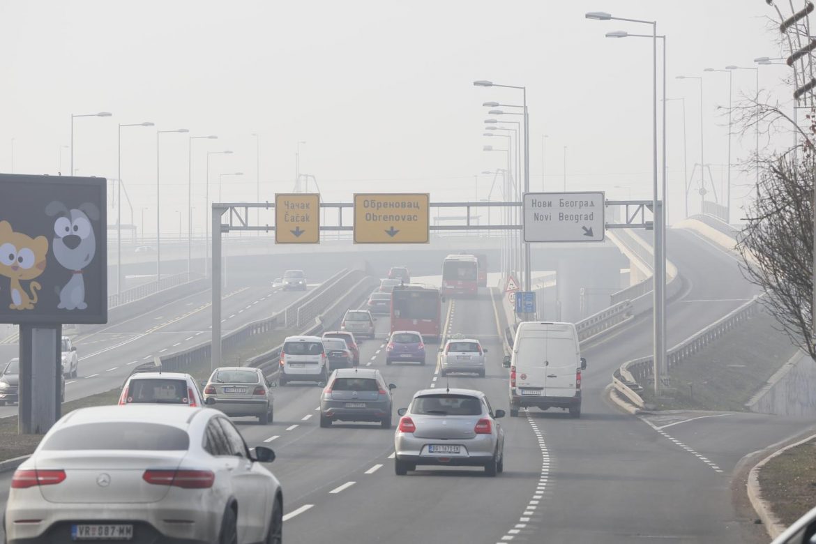 AMSS: Uslovi u saobraćaju povoljni, oprez zbog magle