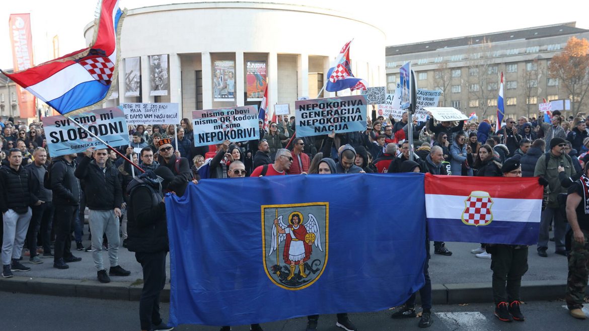 U Zagrebu veliki protest protiv mera i kovid propusnica