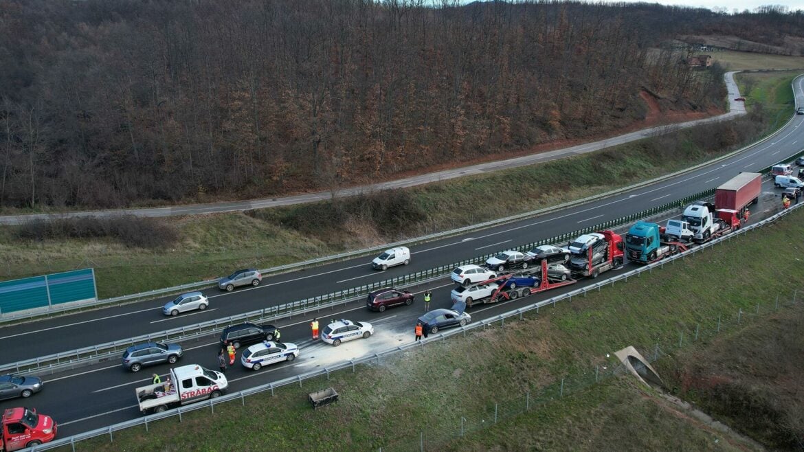 Lančani sudar na autoputu Miloš Veliki, petoro povređenih