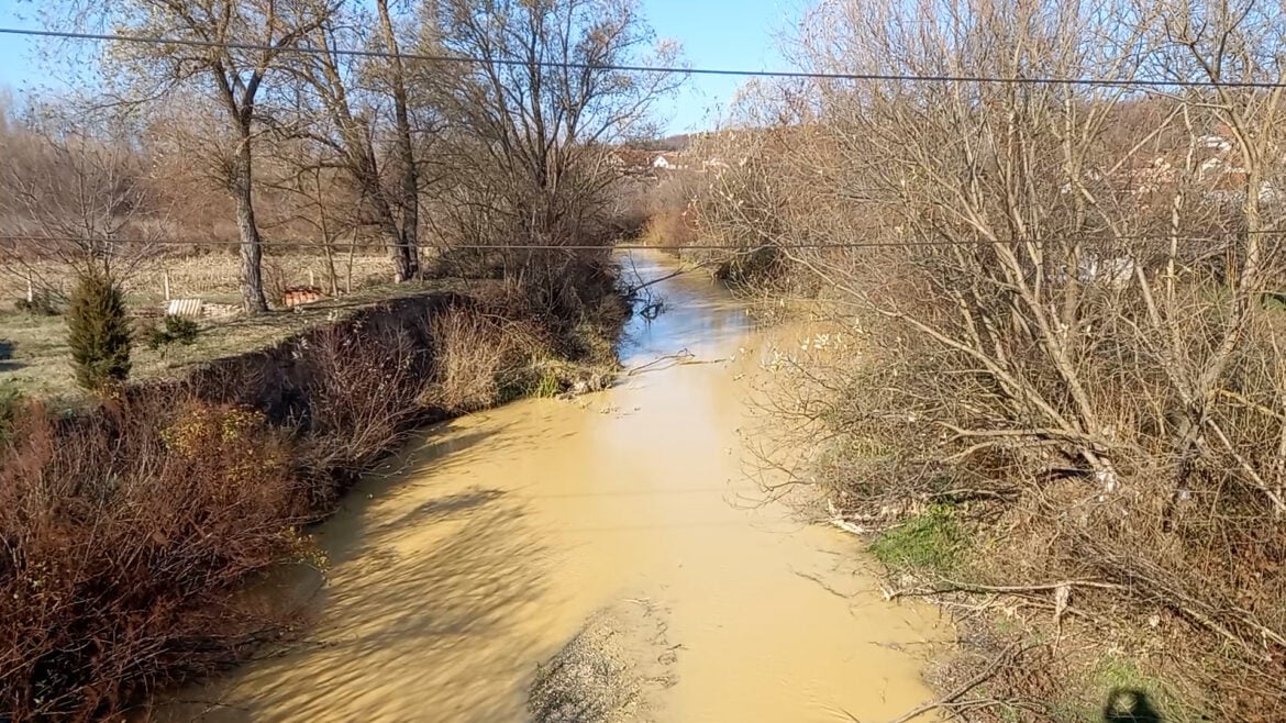 Despotovac: Reka Resava žuta od otpadnih voda iz kamenoloma