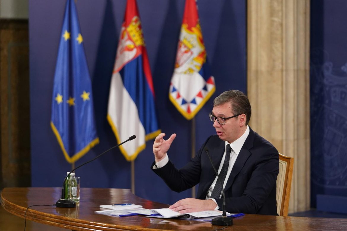 Vučić: Od 1. januara 300.000 dinara od države za svako prvorođeno dete