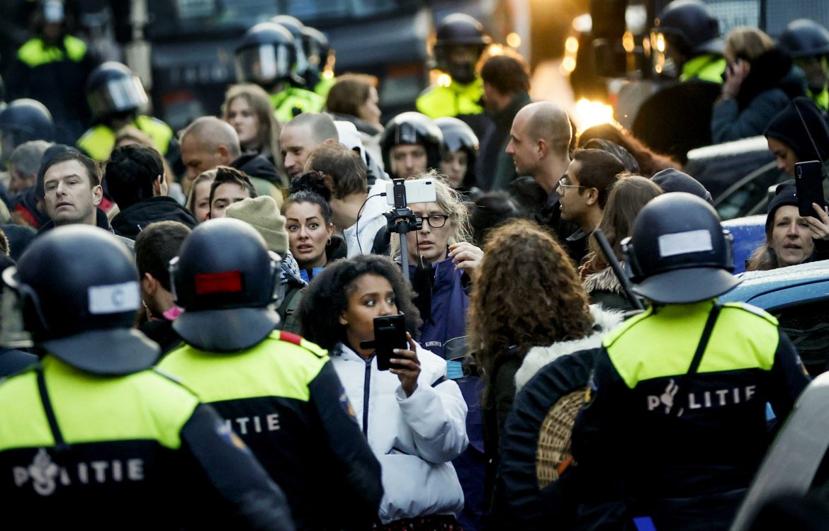 Protesti u Holandiji zbog novih korona mera