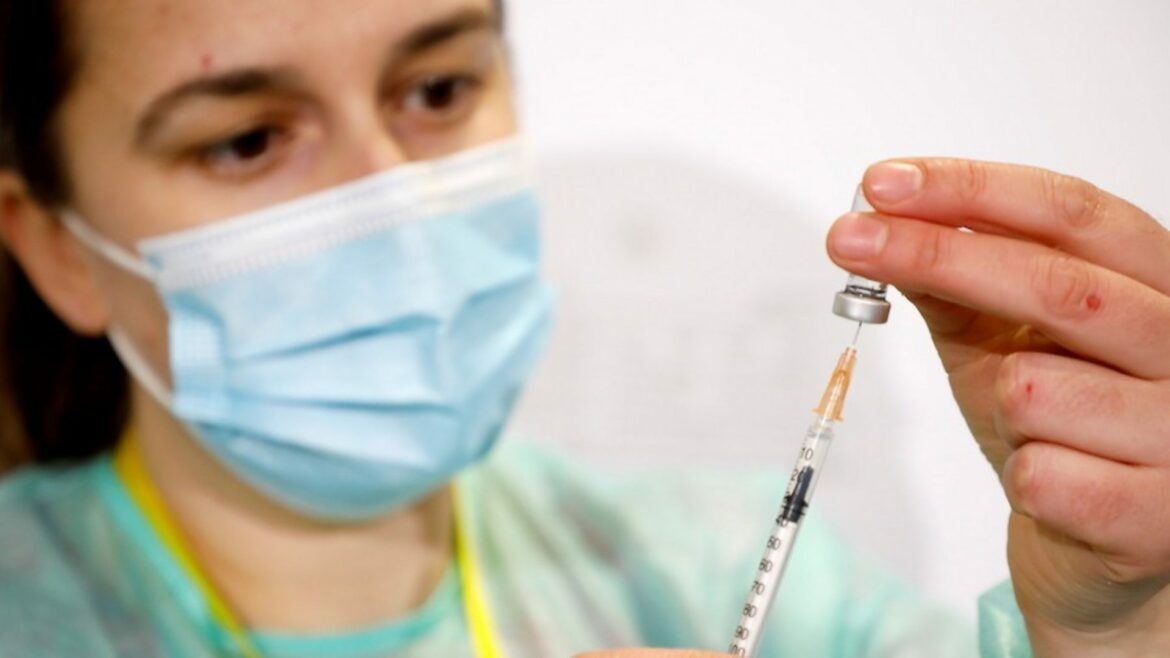 Studija: Rizik od kovida raste kod osoba koje su primile dve doze vakcine