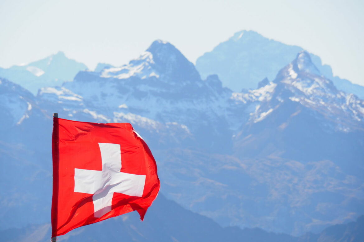Švajcarci na referendumu glasaju o uvođenju kovid propusnica