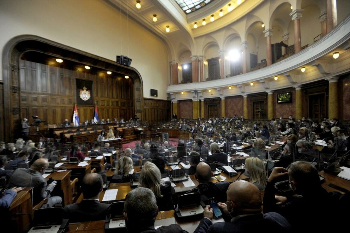 Poslanici usvojili predlog za promenu Ustava i raspisivanje referenduma