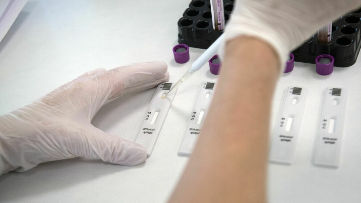 Naučnici sumnjaju da se pojavio drugi oblik novog soja, nevidljiv za PCR test