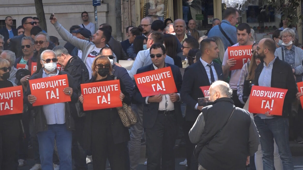 Protest advokata na Andrićevom vencu